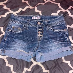 Woman's jean shorts